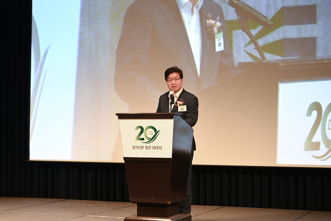 염태영 도경제부시지사가 지난 26일 수원 라마다호텔에서 열린 '경기신문 창간 20주년 기념식'에서 축사를 하고 있다. (사진=오재우 기자)