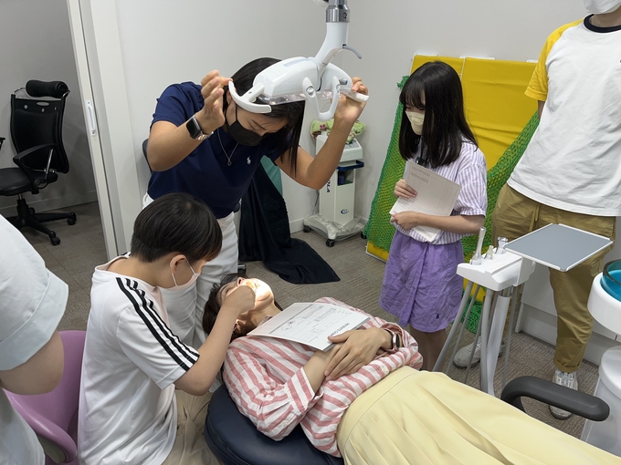 인천시교육청과 인천치과의사회가 함께 하는 '구강 건강 지원 사업'에 학생이 참여하고 있다. ( 사진 = 인천시교육청 제공 )