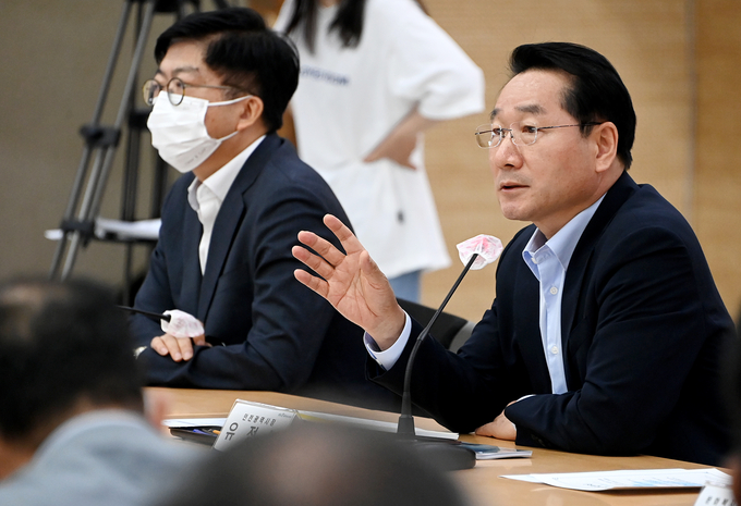 29일 오전 시청 대회의실에서 열린 '2022년 9월 확대간부회의'에서 유정복 인천시장이 민선8기 시정철학을 공유하고 있다. ( 사진 = 인천시 제공 )