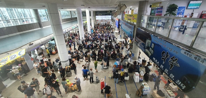 인천 중구 인천항 연안여객터미널 내부 모습. ( 사진 = 인천항만공사 제공 )