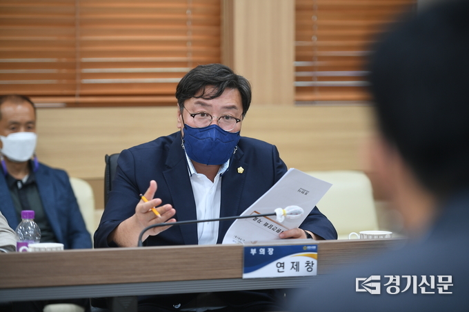 연제창 부의장이 질문을 하고 있다. (사진=포천시의회 제공)