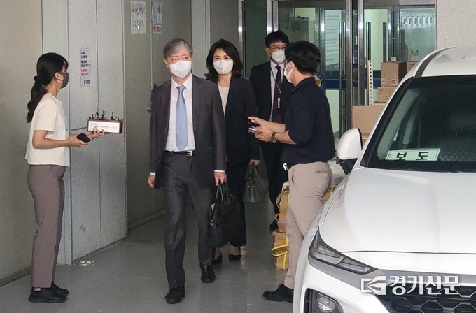 지난 23일 김혜경 씨가 경기남부경찰청에서 조사를 마치고 나오고 있다. (사진=임석규 기자)