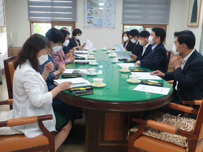 안철수 의원이 성남교육지원청에서 정담회를 갖고 있다. (사진=성남교육지원청 제공)