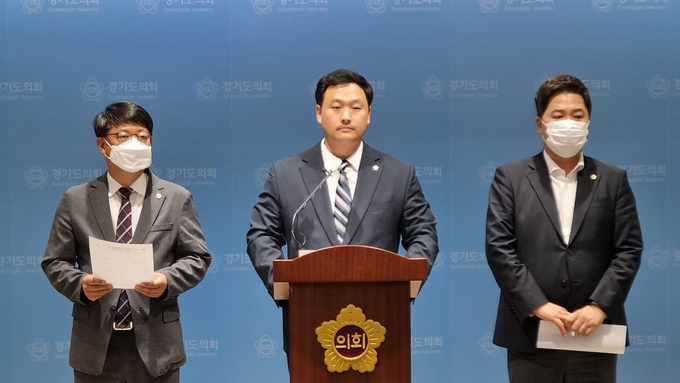 고준호(파주1) 국민의힘 정책위원장이 1일 도의회 브리핑룸에서 기자회견을 하고 있다. (사진=허수빈 기자)