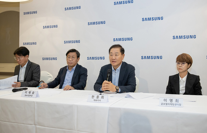 삼성전자 ‘IFA 2022’ 기자간단회. (왼쪽부터) 삼성전자 영상디스플레이사업부 전략마케팅팀장 성일경 부사장, 삼성전자 생활가전사업부장 이재승 사장, 삼성전자 DX부문장 한종희 부회장, 삼성전자 글로벌마케팅센터장 이영희 부사장. (사진=삼성전자 제공)