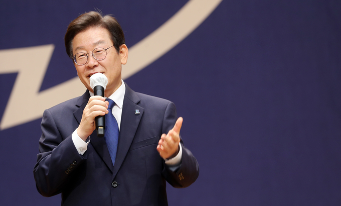 더불어민주당 이재명 대표가 1일 오후 광주 서구 치평동 김대중컨벤션센터에서 열린 '더 나은 민주당' 만들기 타운홀 미팅에 참석해 인삿말을 하고 있다. (사진=연합뉴스)