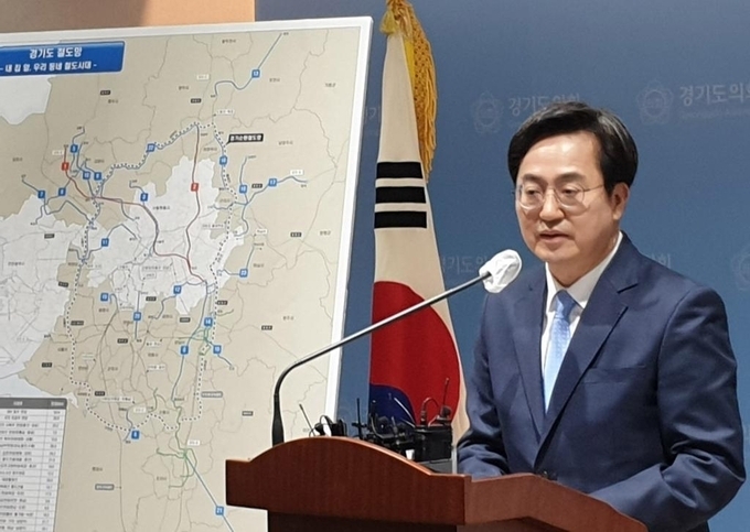 김동연 경기도지사는 선거 운동 기간에 GTX A·B·C 추가, D·E·F 노선 신설 공약을 핵심 공약으로 내세웠다. 특히 김 지사는 도민들에게 ‘출퇴근 30분 여유’를 드리겠다며 ‘GTX 플러스 프로젝트’ 공약을 제시한 바 있다. (사진=경기신문DB)