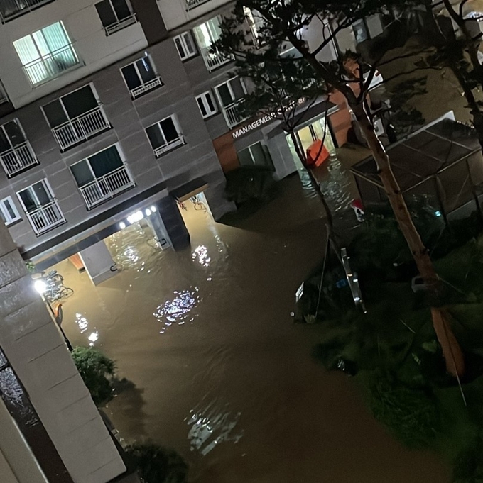 지난달 8일 수도권 집중호우로 침수된 안양시의 한 아파트. (사진=연합뉴스 제공)