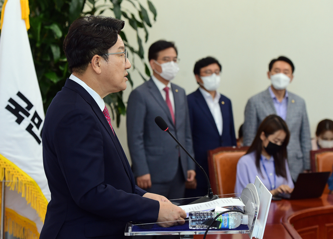국민의힘 권성동 원내대표가 8일 오후 서울 여의도 국회에서 원내대표직 사퇴 기자회견을 하고 있다. (사진=국회사진기자단)