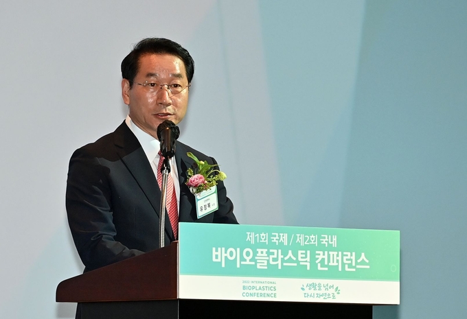 14일 유정복 인천시장이 송도컨벤시아에서 열린 2022 바이오플라스틱 컨퍼런스에서 환영사를 하고 있다. ( 사진 = 인천시 제공 )