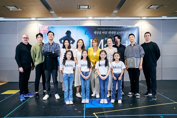 2022뮤지컬 ‘마틸다’ 주조연 배우 및 제작진. (사진= 신시컴퍼니 제공) 
