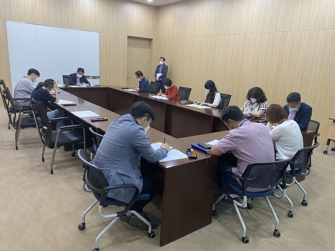 경기도의회는 임기제 공무원 평가의 공정성을 위해 ‘맞춤형 평가단 다면평가’를 도입, 운영한다고 15일 밝혔다. (사진=경기도의회 제공)