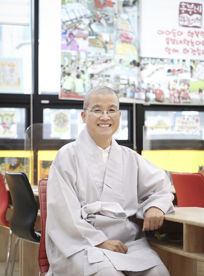 흥부네 책놀이터 대각사 원돈스님.(사진=시흥시 제공)
