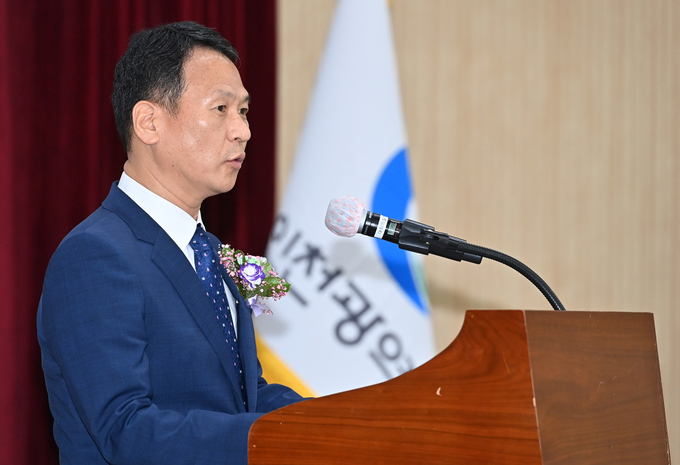 16일 시청 대회의실에서 열린 취임식에서 박덕수 신임 행정부시장이 취임사를 하고 있다. ( 사진 = 인천시 제공 )