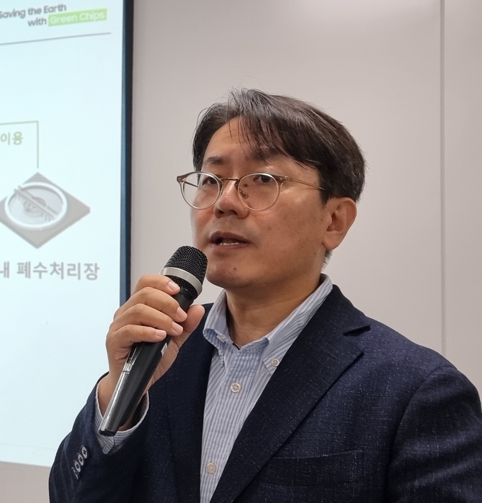 삼성전자 DS 부문 친환경경영 혁신기술을 소개하고 있는 삼성전자 DS 환경안전센터장 송두근 부사장. (사진=삼성전자 제공)