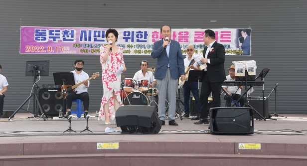 동두천실버팝오케스트라의 한마음 콘서트 현장.(사진=동두천시 제공)