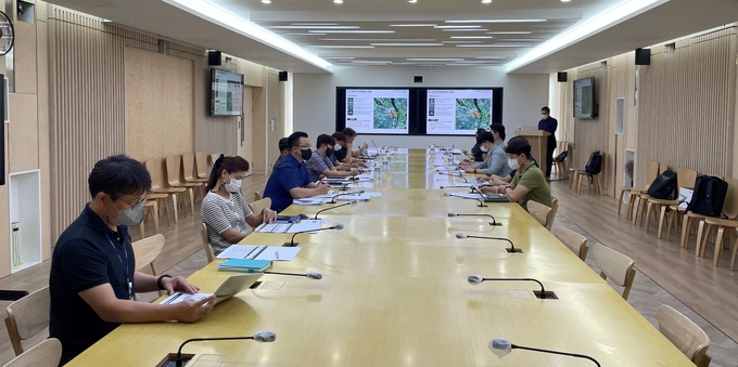 경기도는 지난 19일 경기도청 북부청사 상황실에서 ‘경기도 산림 휴(休) 복합 공간 조성 타당성 검토 및 기본계획 등 용역’ 착수보고회를 진행했다.(사진=경기도 제공)