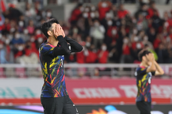  23일 고양종합운동장에서 열린 한국 대 코스타리카 축구대표팀 평가전에서 손흥민이 슛이 불발되자 아쉬워하고 있다. (사진=연합뉴스)