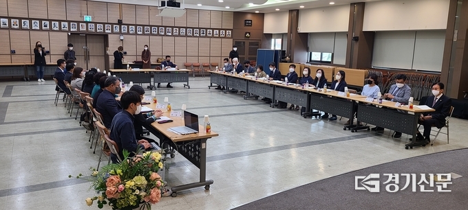 포천시청 3층 대회의실에서 '2022 제8기 지역사회보장 대표협의체'가 열리고 있다. (사진=문석완 기자)