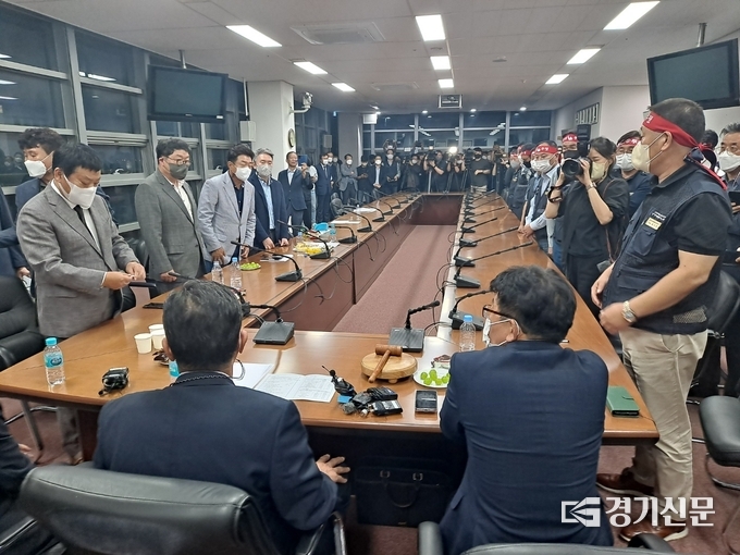  경기지역 버스노조와 사측이 재협상에서 극적 타결하고 버스 총파업을 철회했다. (사진=박진석 기자)