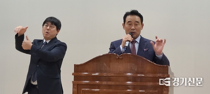 백영현 포천시장이 격려사를 하고 있다. (사진=문석완 기자)