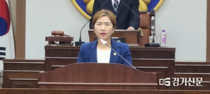 손세화 조례등심사특별위원회 위원장이 심사보고를 하고 있다. (사진=문석완 기자)