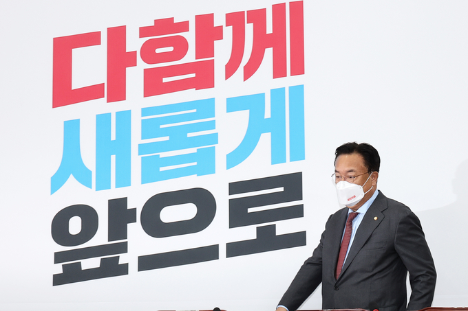 국민의힘 정진석 비대위원장이 6일 오전 국회에서 열린 비상대책위원회의에 참석하고 있다. (사진=연합뉴스 제공)