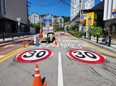 구리시는 어린이보호구역의 안전한 통학 환경조성과 교통사고 예방 등을 위해 어린이보호구역 개선사업을 추진하기로 했다.(사진=구리시 제공)
