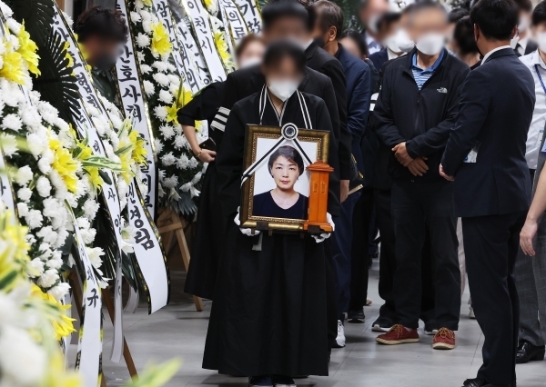  LG복지재단이 환자들을 대피시키다 희생된 故 현은경 간호사에게 ‘LG 의인상’을 수여했다. (사진=연합뉴스 제공)