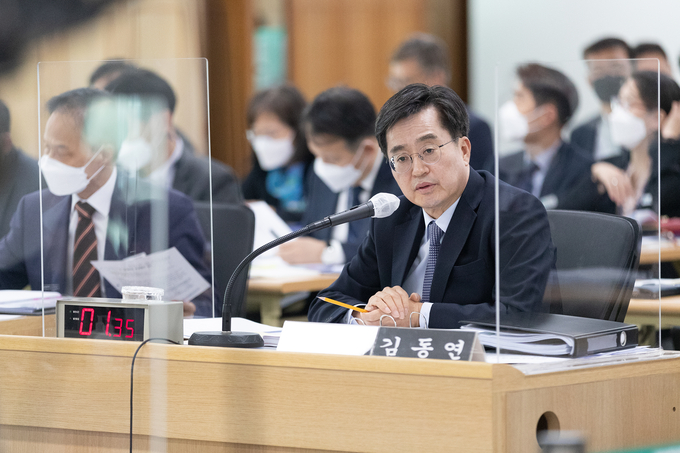 김동연 경기도지사가 지난 14일 국회 국토교통위원회가 진행한 국정감사에 참석해 답변하고 있다. (사진=경기도 제공)