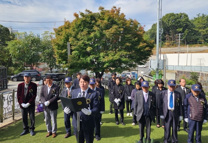 한국자유총연맹 남양주지회는 30여 명의 회원이 참석한 가운데 6.25전쟁 시 학도병으로 참전해 전사하는 故배순동 용사에 대한 위령제를 지냈다. (사진=남양주시 제공)