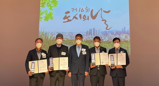 고양특례시가 지난 18일 종로구민회관에서 열린 2022년 대한민국 도시대상 시상식에서 도시환경 부문 ‘특별상’을 수상했다.(사진=고양시 제공)