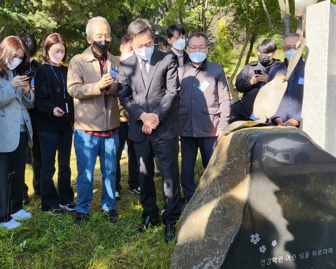 김동연 경기도지사는 19일 옛 선감학원 터 일대를 둘러봤다. (사진=김혜진 기자)