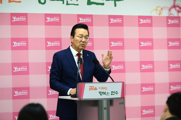 20일 오전 이재호 인천 연수구청장이 구청 브리핑룸에서 재정브리핑을 하고 있다. ( 사진 = 연수구 제공 )
