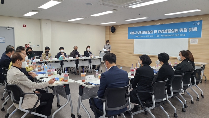 시흥시는 지난 21일 시흥ABC행복학습타운에서 "시흥시 보건의료심의 및 건강생활실천 위원회" 위원 14명을 위촉했다.(사진=시흥시 제공)
