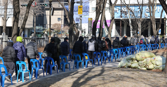 무료급식소 찾은 인파 (사진=연합뉴스/자료사진)