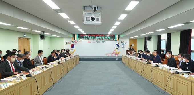 지난 21일 오후 연수구청 대상황실에서 국민의힘 인천시당 관계자들과 구 관계자들이 모여 당정협의회를 열고 있다. ( 사진 = 국민의힘 인천시당 제공 )