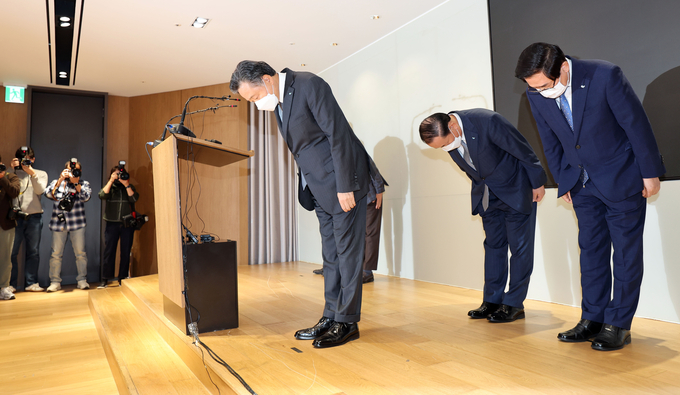  허영인 SPC그룹 회장이 SPC 본사에서 ‘평택 제빵공장 사망사고’에 대해 사과하고 있다. (사진=연합뉴스 제공)