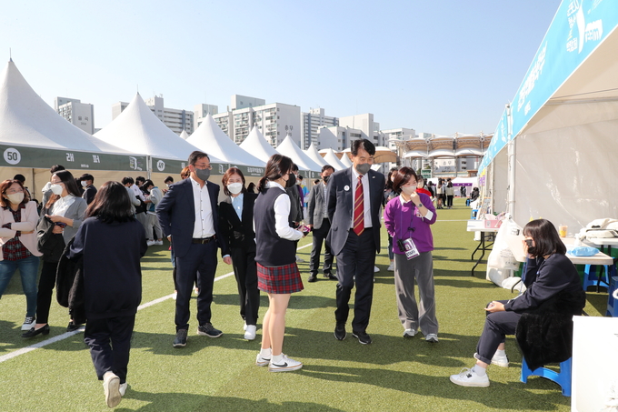 청소년 진로박람회가 지난 20일과 21일 이틀 동안 군포시민체육광장에서 개최됐다.(사진=군포시 제공)