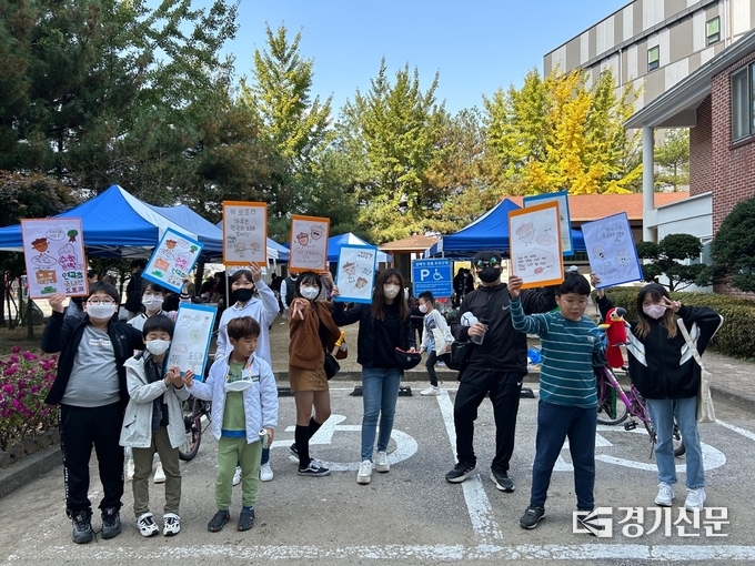 양주시 백석읍 연곡초에서는 지난 22일 생태교육의 일환으로 도토리 벼룩시장을 개최했다.(사진=양주시 제공)