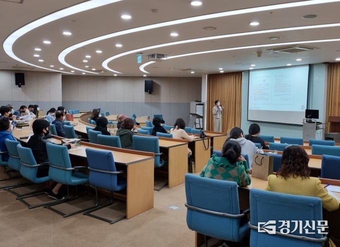 코로나19 장기화 속 돌봄 현장을 지키고 있는 남양주지역의 장기요양 기관 종사자들을 위한 힐링 프로그램인 '실무자들을 위한 심리 방역’을 24일 평내도서관에서 실시됐다. (사진=남양주시 제공)