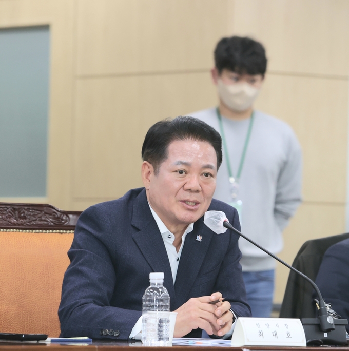 최대호 안양시장이 국토부의 1기 신도시 지자체장 2차 간담회에 참석해 발언하고 있다.(사진=안양시 제공)