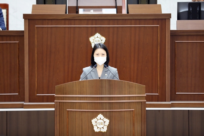 27일 오전 인천 연수구의회 제251회 본회의에서 정보현 구의원이 5분 자유발언을 하고 있다. ( 사진 = 정보현 의원실 제공 ) 