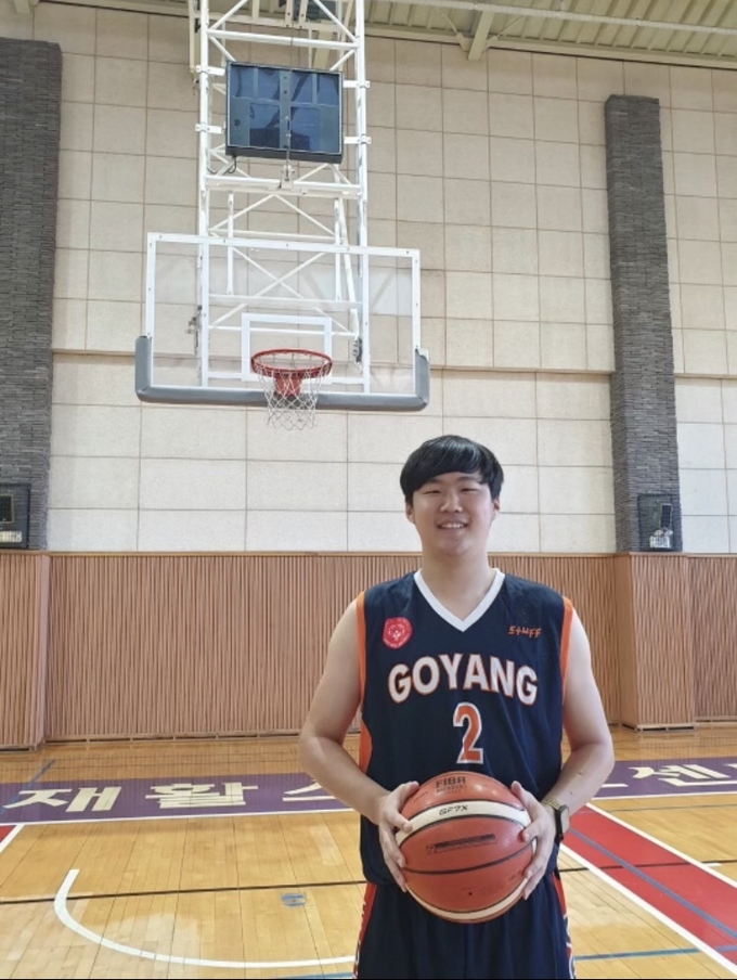 지난 19일부터 24일까지 6일 동안 울산광역시 일원에서 개최된 제42회 전국장애인체육대회에서 최우수 동호인상을 수상한 김인재(고양시재활스포츠센터). (사진=고양시재활스포츠센터 제공)
