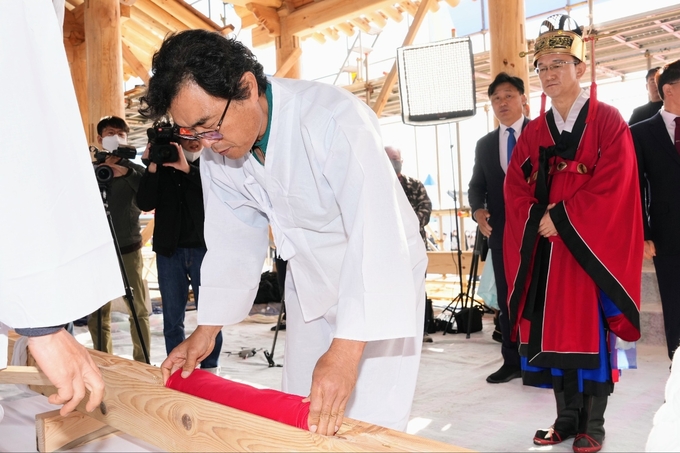  수원시가 화성행궁 우화관 중건 상량식을 열었다. (사진=수원시 제공)