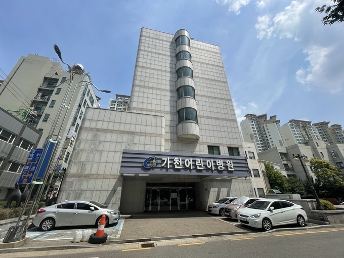 현재는 비어있는 장례식장 신축 예정지 어린이병동 전경. ( 사진 = 조경욱 기자 )