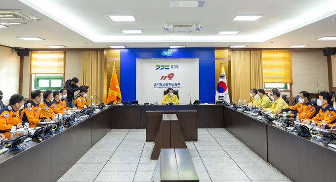 김동연 경기도지사는 30일 오전 9시 도 소방재난본부 6층 영상회의실에서 이태원 압사 참사와 관련해 긴급대책 회의를 진행했다. (사진=경기도 제공)