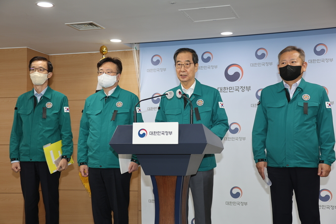 한덕수 국무총리는 30일 오전 10시 이태원 압사 참사 관련 긴급 대책회의 결과를 발표했다. (사진=연합뉴스 제공)