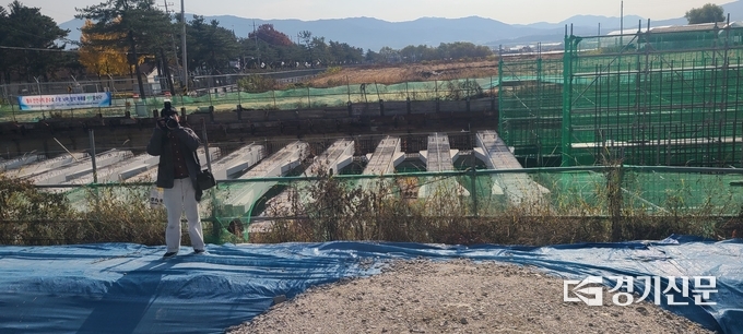 국도43호선(자작~어룡간) 우회도로 개설 공사 구간 중 지하도로 공사구간. 포천시 시유지가 6군단 부지 내에 있어 지하로 도로를 만들고 있다. (사진=문석완 기자)