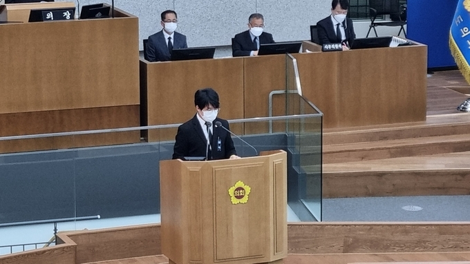 경기도의회 장민수(민주‧비례) 의원은 2일 도의회 본회의장에서 5분 발언을 하고 있다. (사진=허수빈 기자)